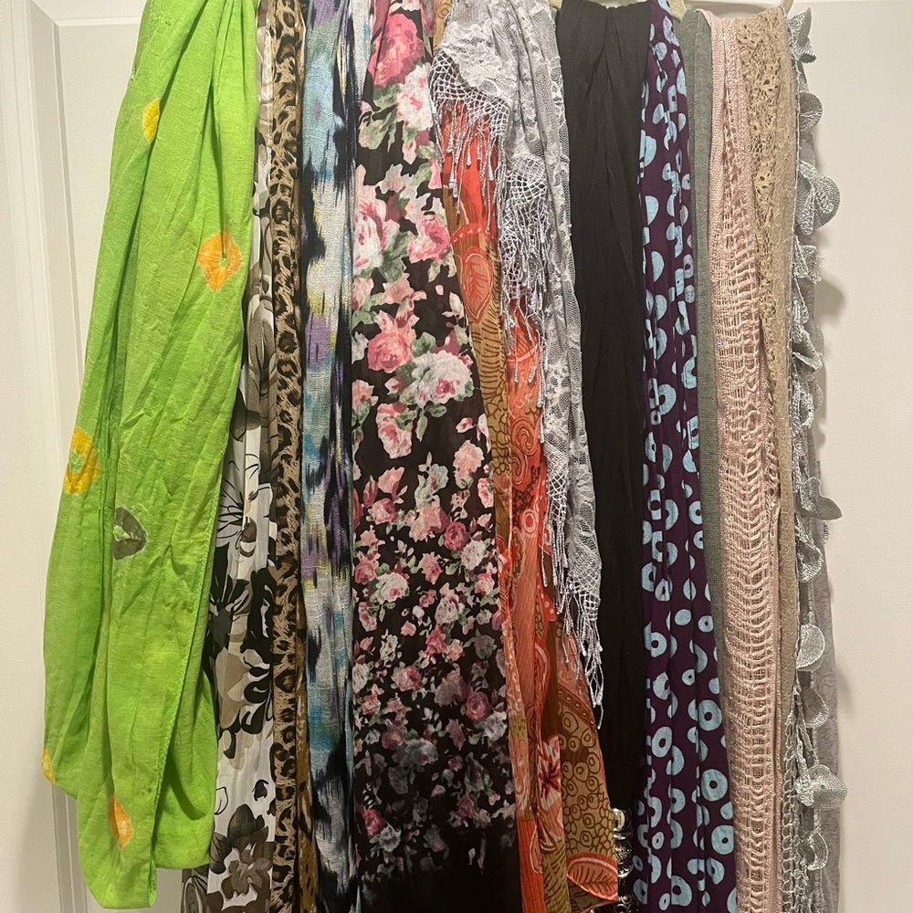 Various scarves, various colours, all 15 for one price - Picture 2 of 5